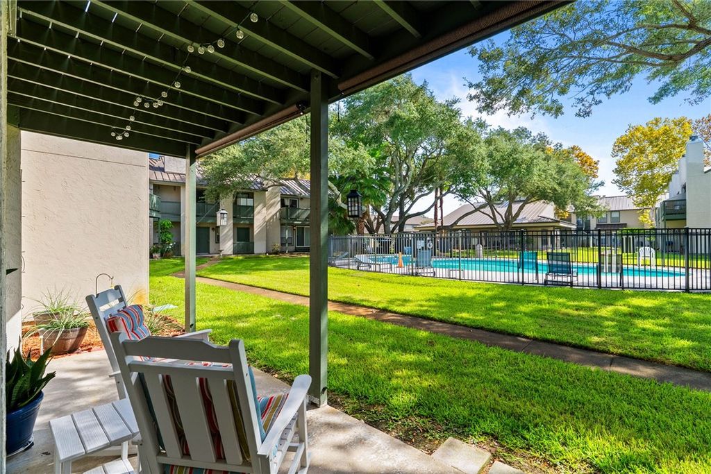 302 St Andrews K-102, Rockport, TX 78382 — photo 2