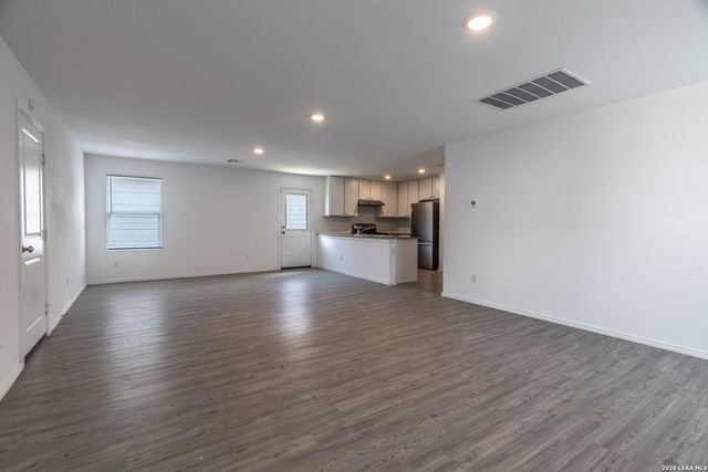 2822 Millikan Dr, Converse, TX 78109