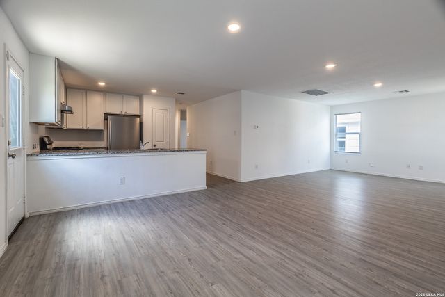 2822 Millikan Dr, Converse, TX 78109