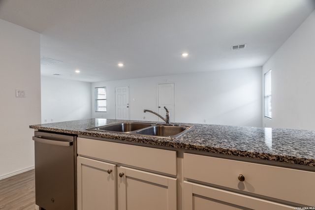2822 Millikan Dr, Converse, TX 78109