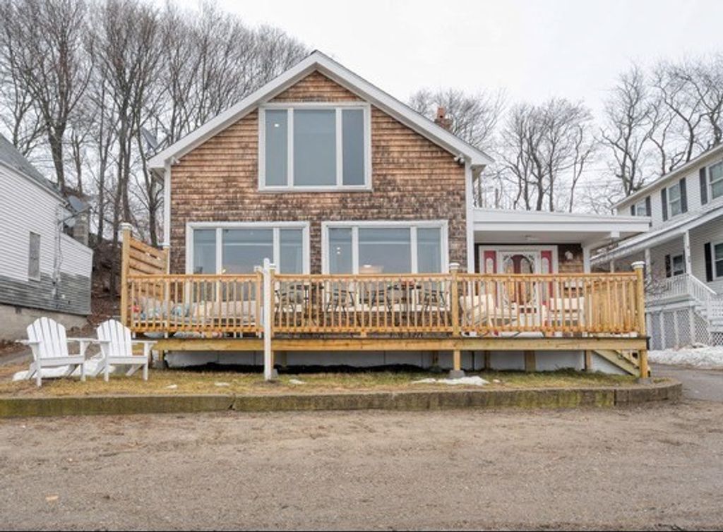 85 Kings Cove Beach Rd, Weymouth, MA 02191