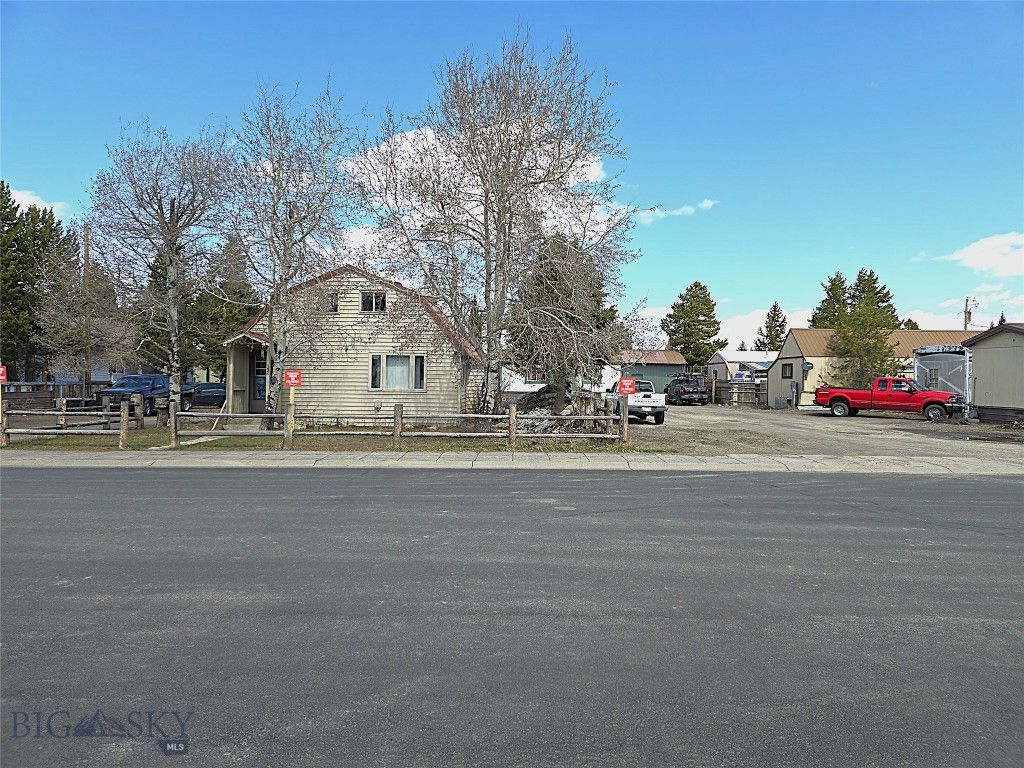 625 Firehole Avenue, West Yellowstone, MT 59758 photo 3