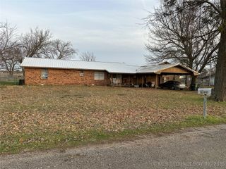 201 S C, Calera, OK 74730
