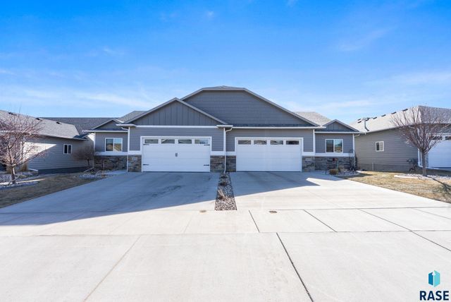 5001 E Cattail Dr Drive, Sioux Falls, SD 57110