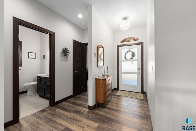 5001 E Cattail Dr Drive, Sioux Falls, SD 57110