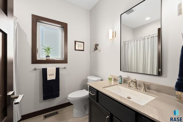 5001 E Cattail Dr Drive, Sioux Falls, SD 57110