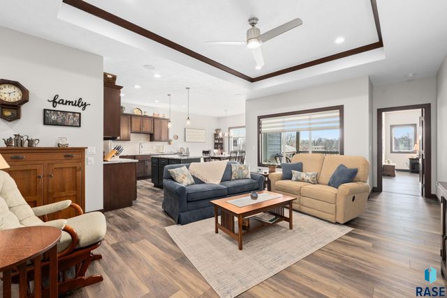 5001 E Cattail Dr Drive, Sioux Falls, SD 57110