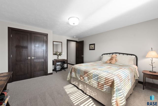 5001 E Cattail Dr Drive, Sioux Falls, SD 57110