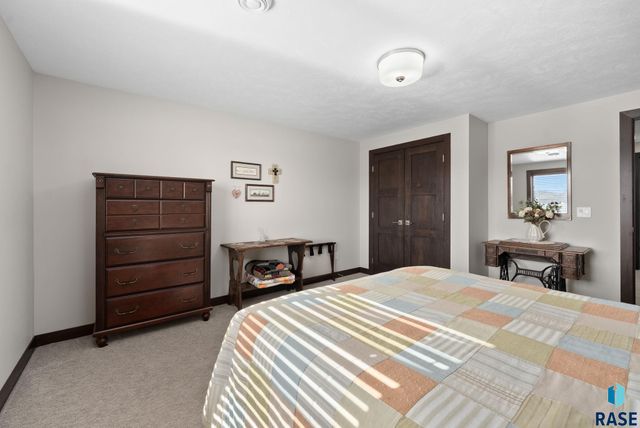 5001 E Cattail Dr Drive, Sioux Falls, SD 57110