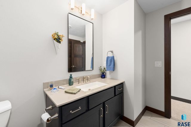 5001 E Cattail Dr Drive, Sioux Falls, SD 57110