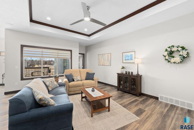 5001 E Cattail Dr Drive, Sioux Falls, SD 57110