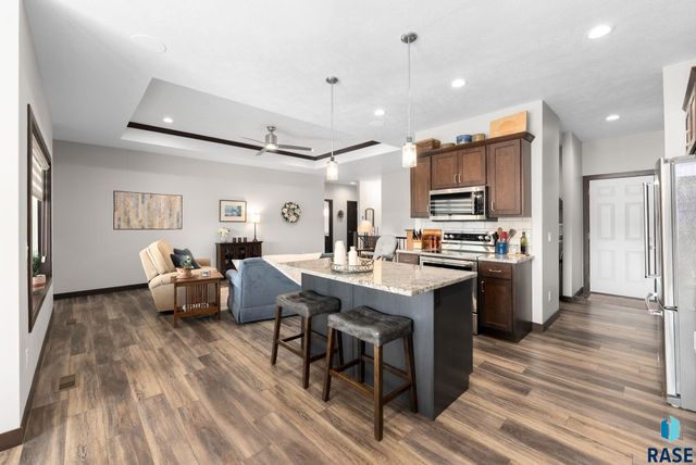 5001 E Cattail Dr Drive, Sioux Falls, SD 57110