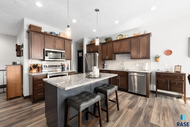 5001 E Cattail Dr Drive, Sioux Falls, SD 57110