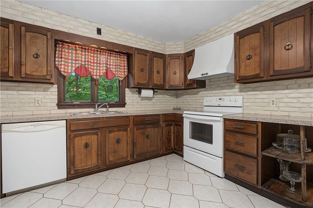 27 Peck Hill Road, Johnston, RI 02919