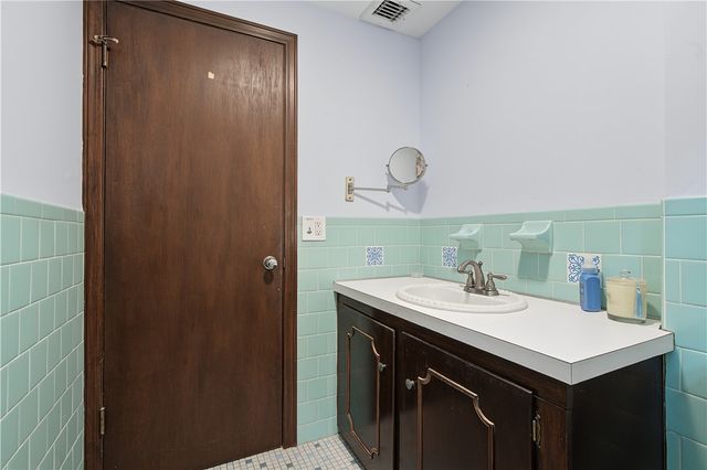 27 Peck Hill Road, Johnston, RI 02919