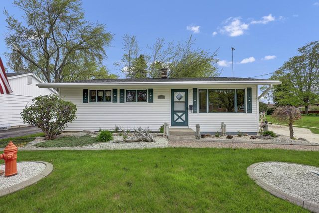 1718 Nagle AVENUE, Manitowoc, WI 54220
