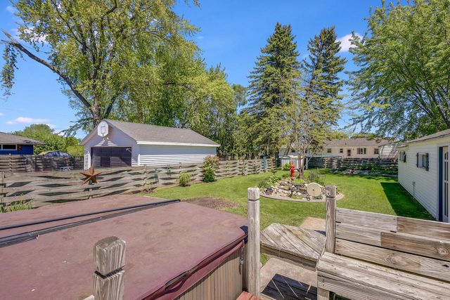 1718 Nagle AVENUE, Manitowoc, WI 54220