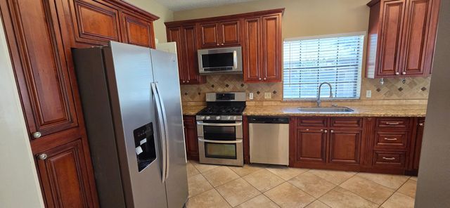 1323 Falling Leaf Lane, Seabrook, TX 77586