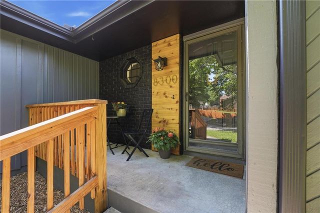 8300 N Virginia Avenue, Kansas City, MO 64118