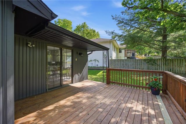 8300 N Virginia Avenue, Kansas City, MO 64118