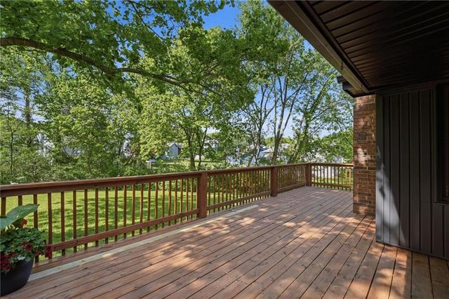 8300 N Virginia Avenue, Kansas City, MO 64118