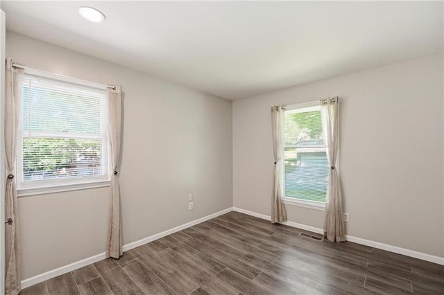 8300 N Virginia Avenue, Kansas City, MO 64118
