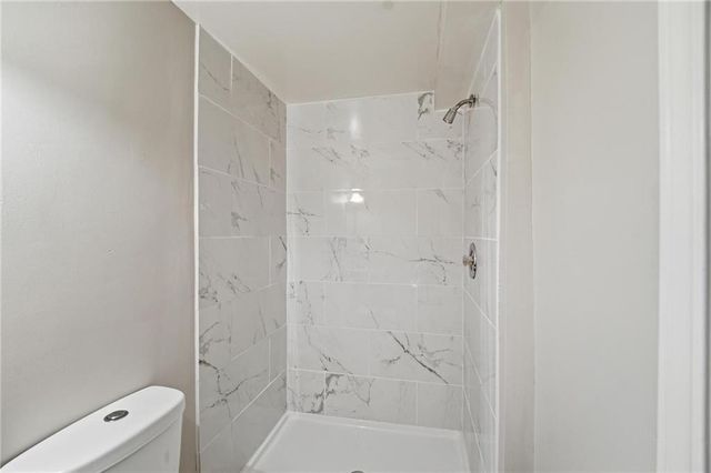 8300 N Virginia Avenue, Kansas City, MO 64118