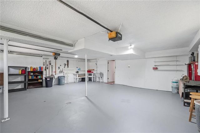 8300 N Virginia Avenue, Kansas City, MO 64118
