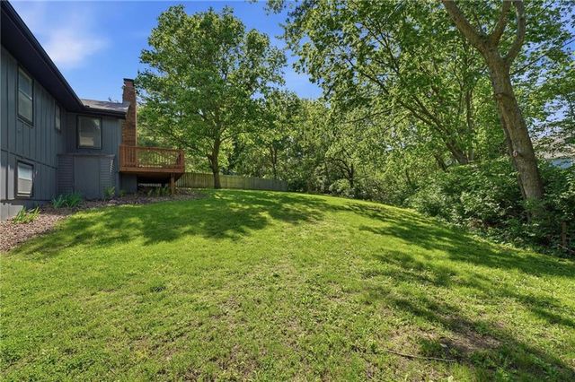 8300 N Virginia Avenue, Kansas City, MO 64118