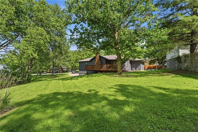 8300 N Virginia Avenue, Kansas City, MO 64118