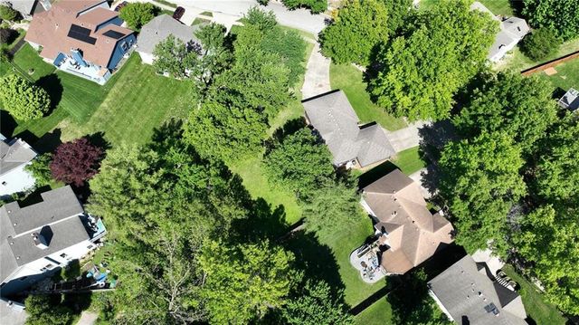 8300 N Virginia Avenue, Kansas City, MO 64118