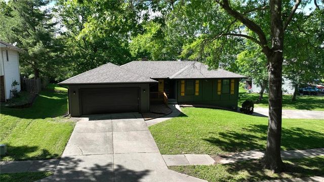 8300 N Virginia Avenue, Kansas City, MO 64118