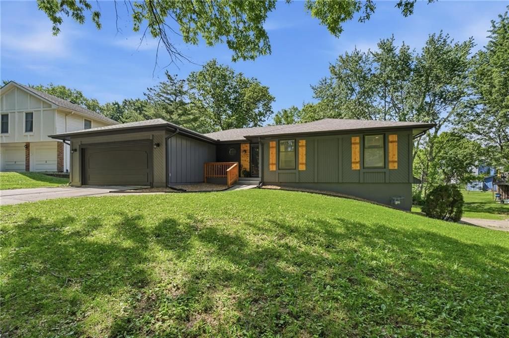 8300 N Virginia Avenue, Kansas City, MO 64118