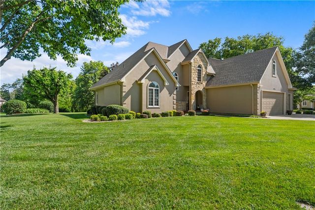 4214 Victory Circle, Lee's Summit, MO 64082
