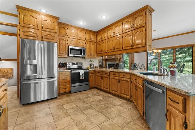 4214 Victory Circle, Lee's Summit, MO 64082