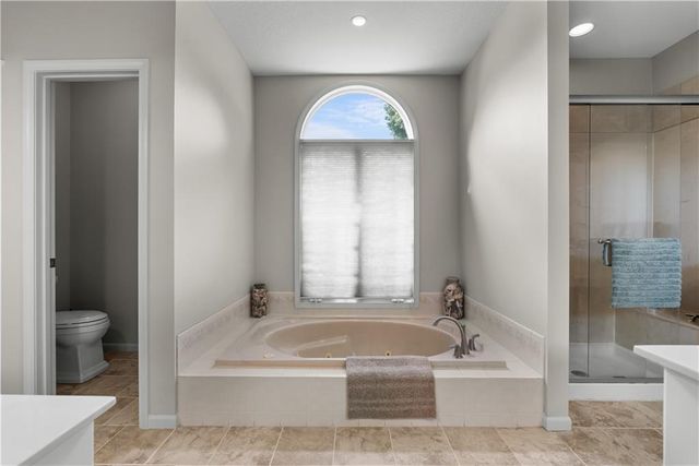 4214 Victory Circle, Lee's Summit, MO 64082