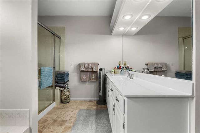 4214 Victory Circle, Lee's Summit, MO 64082