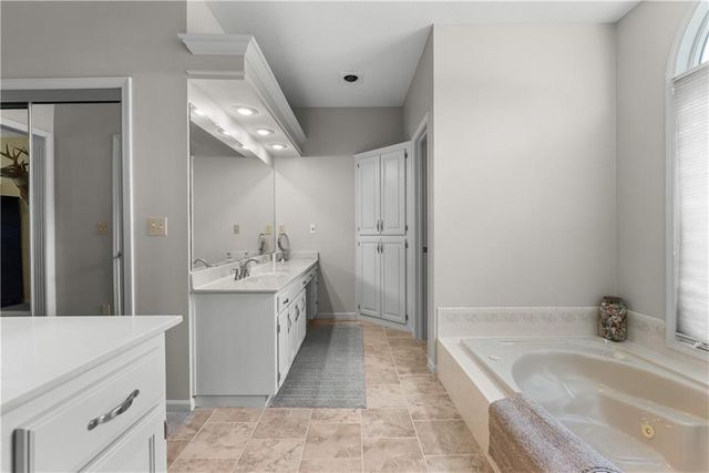 4214 Victory Circle, Lee's Summit, MO 64082
