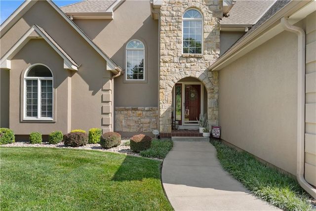 4214 Victory Circle, Lee's Summit, MO 64082