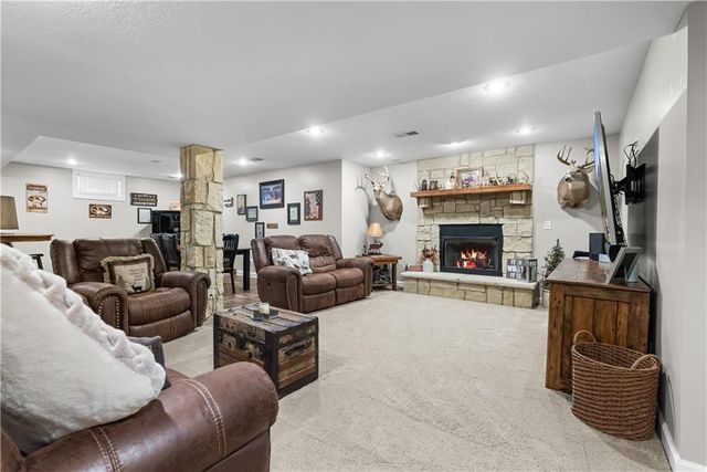 4214 Victory Circle, Lee's Summit, MO 64082