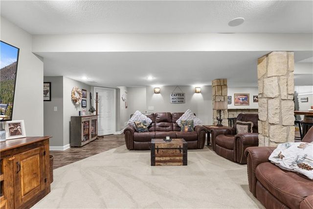 4214 Victory Circle, Lee's Summit, MO 64082