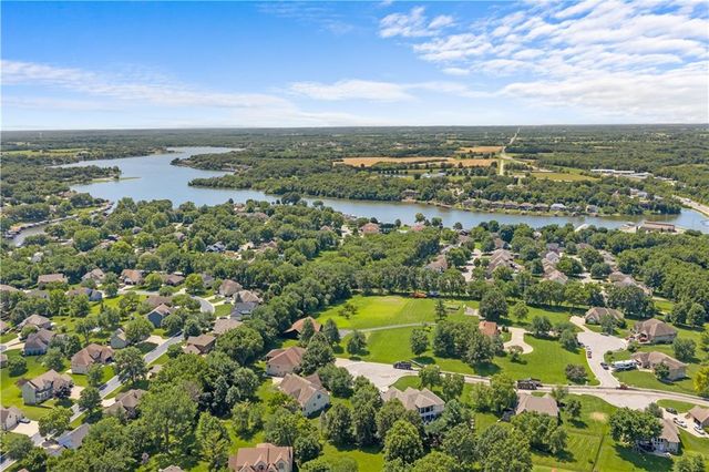4214 Victory Circle, Lee's Summit, MO 64082