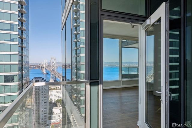 425 1st Street 2707, San Francisco, CA 94105