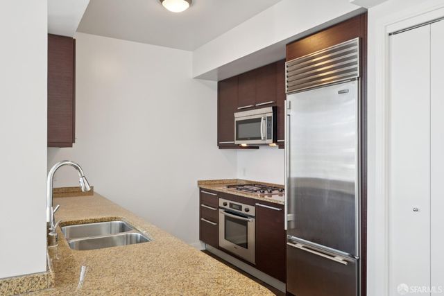 425 1st Street 2707, San Francisco, CA 94105