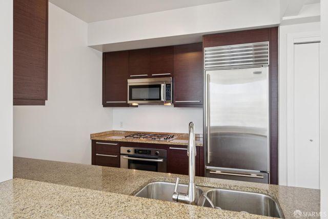 425 1st Street 2707, San Francisco, CA 94105