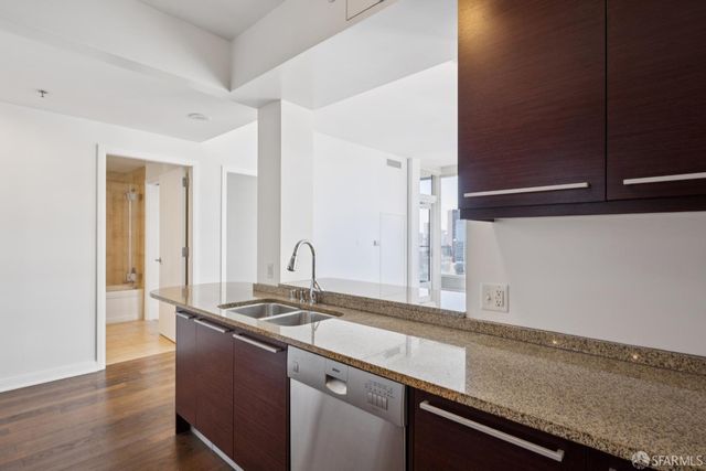425 1st Street 2707, San Francisco, CA 94105