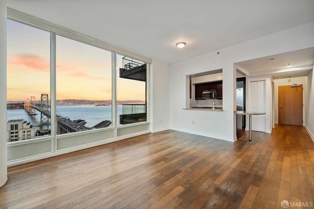 425 1st Street 2707, San Francisco, CA 94105