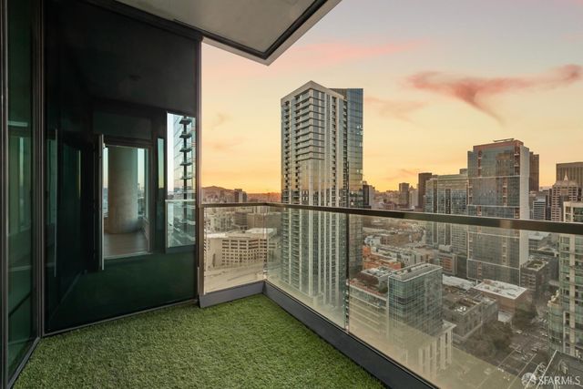 425 1st Street 2707, San Francisco, CA 94105