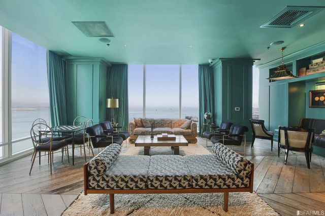 425 1st Street 2707, San Francisco, CA 94105
