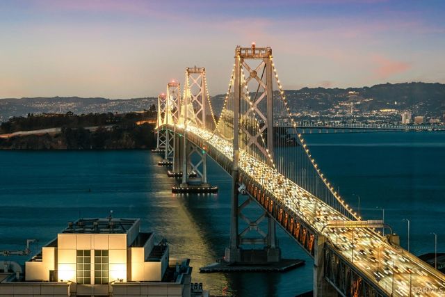 425 1st Street 2707, San Francisco, CA 94105